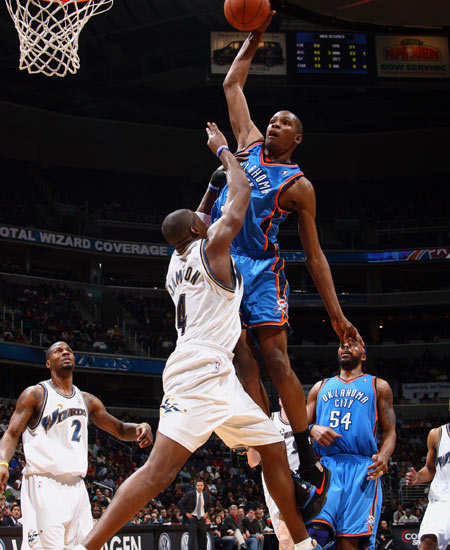 NBA官方更新实力榜：雷霆、掘金、火箭分列前三，湖人跌至第七（NBA发布最新实力榜：雷霆、掘金、火箭占据前三，湖人滑落至第7）