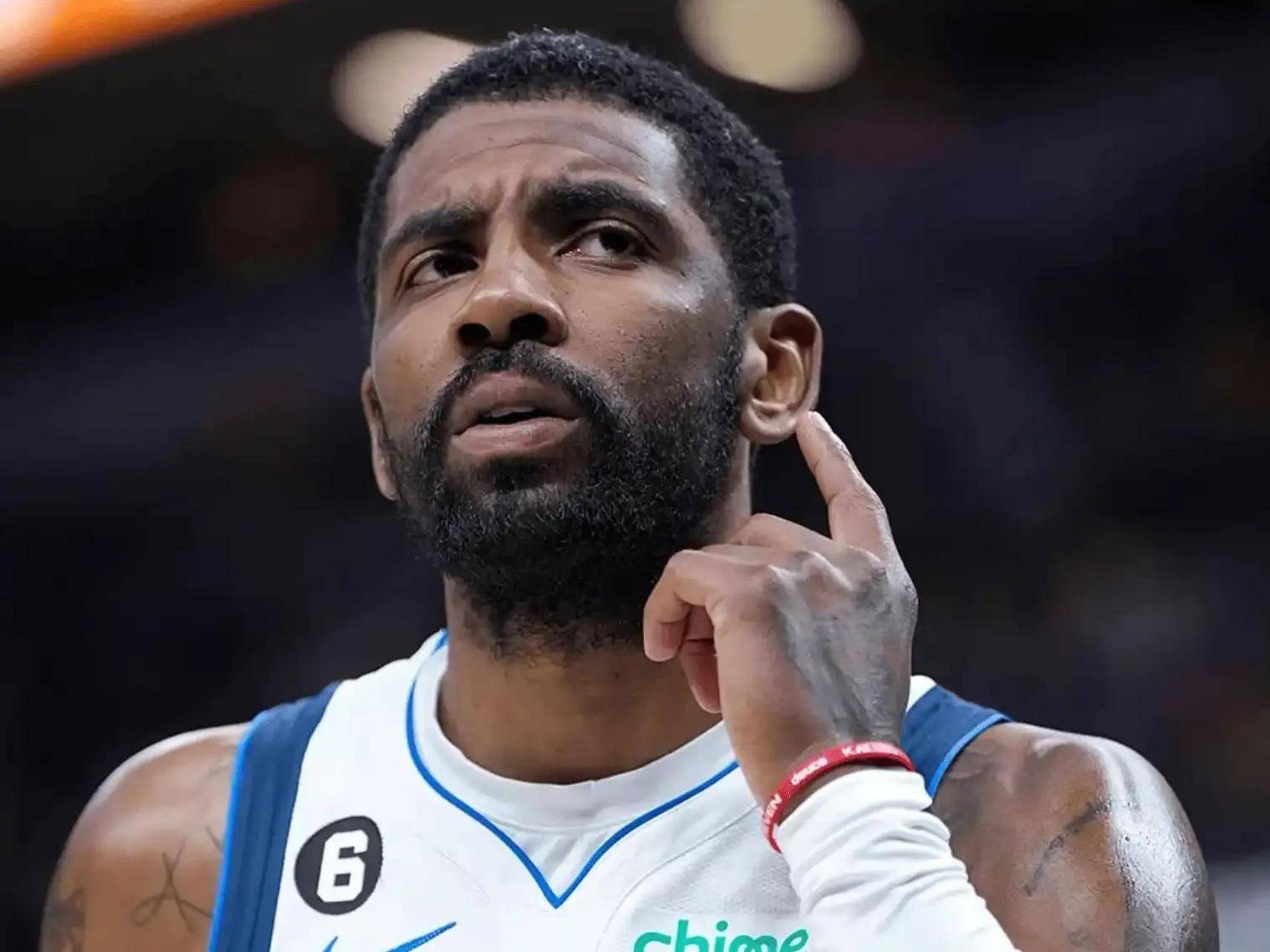 中超俱乐部欠薪问题严峻，准入审核难度大，职业化进程仍不完善。（中超俱乐部欠薪普遍，准入门槛提升，职业化建设仍待完善）