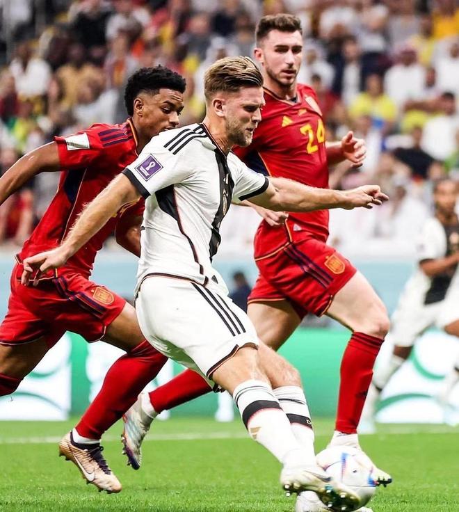 掘金约基奇末节爆发豪取三双（掘金约基奇末节发威轰下三双）