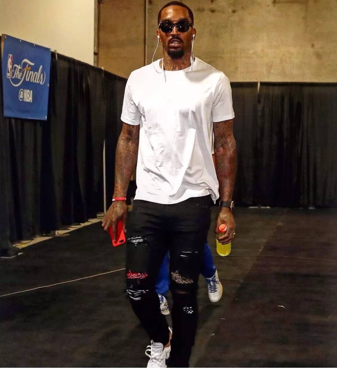 TA：拜仁不太可能6500万欧买断雅克松，切尔西认为他价值很高（TA：拜仁以6500万欧买断雅克松希望渺茫，切尔西对其估值颇高）