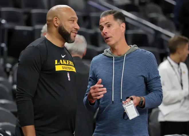 恩比德和乔治罚球时，老鹰主场有大量球迷高喊“你们过气了”（恩比德与乔治罚球遭老鹰主场球迷高喊“你们过气了”）