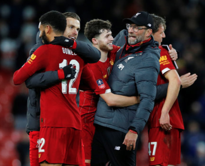 媒体人：上海主场入场人数破万，创造上海体育馆男篮观赛纪录（媒体称上海主场观众破万，刷新上海体育馆男篮观赛纪录）