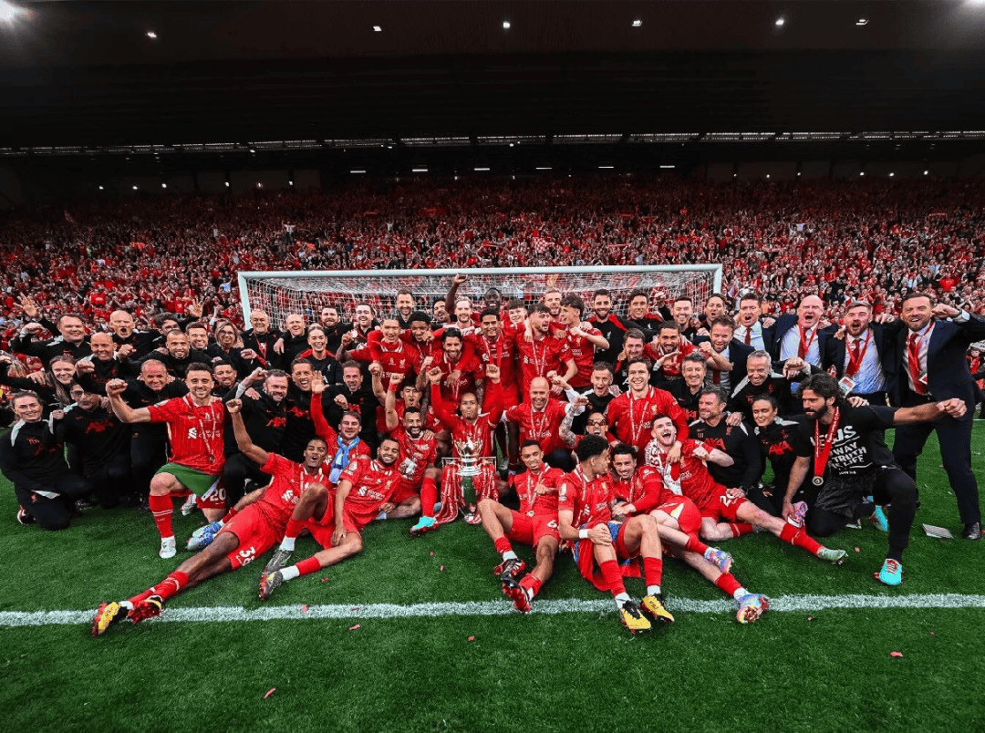 德佬：那不勒斯比去年更强；我喜欢意大利诺这样的教练（德佬：今年的那不勒斯更强；我欣赏像意大利诺这样的主帅）