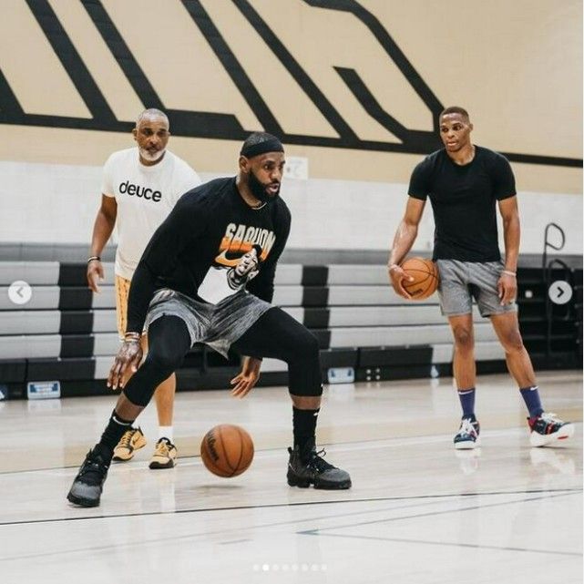 足球评论员如何分析比赛？（足球评论员怎样解读一场比赛？）