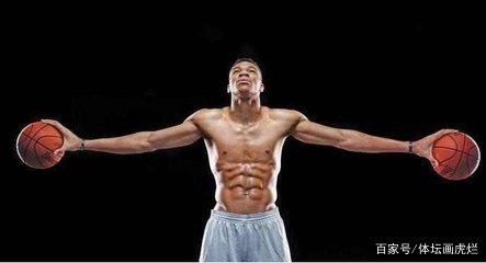 莱万：我经常带伤上场，肋骨骨折也硬撑；不着急决定未来（莱万：带伤出战成常态，肋骨骨折也咬牙撑；未来去向不急于定）