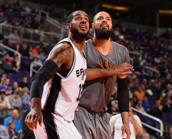 76人末节强势反击，森林狼紧随其后防守端表现抢眼（76人末节强势反扑，森林狼防守端同样抢眼）