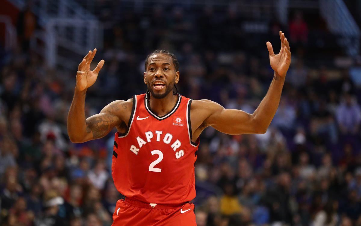 詹姆斯关键三分绝杀比赛（詹姆斯命中压哨三分终结比赛）