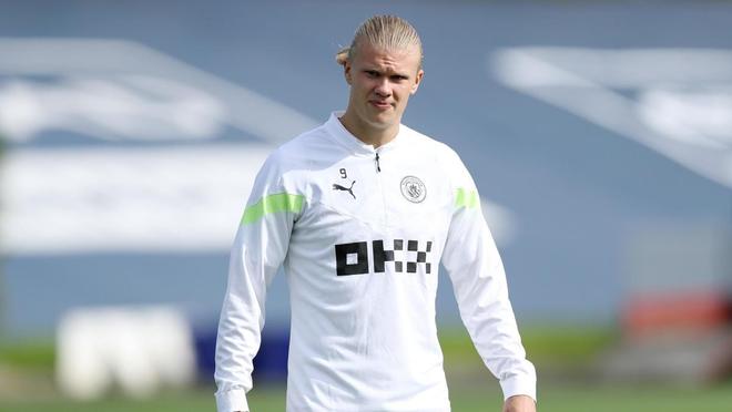 埃弗拉：希望英格兰球迷别再唱足球要回家了，感觉像是诅咒（埃弗拉劝英格兰球迷别再唱“足球回家”，称这像是一种诅咒）