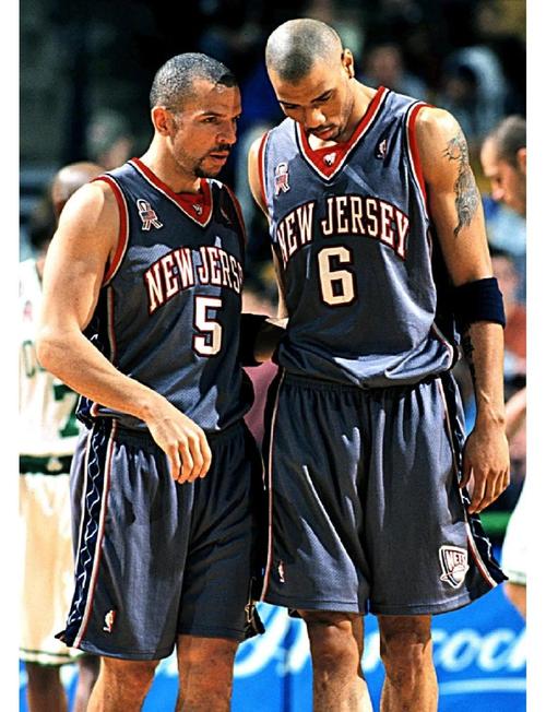 布泽利斯半场表现惊艳，独揽全队最高分（布泽利斯半场爆发，斩获队内最高分）