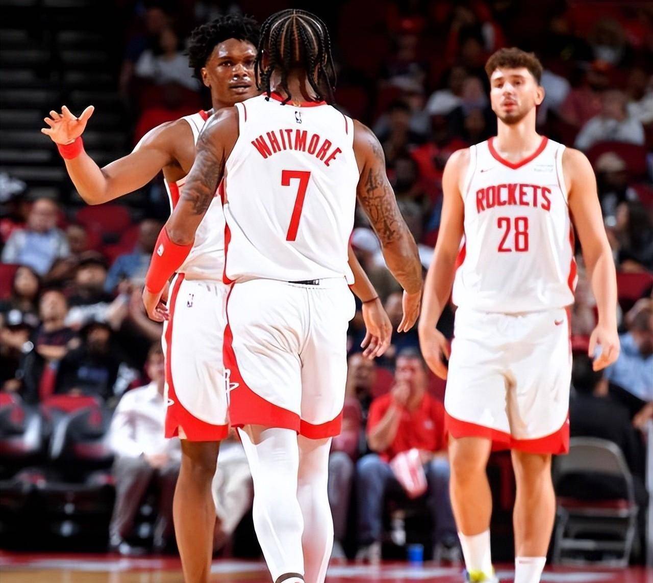 本泽马：皇马缺少有经验的人，能站出来说“这个地方你做错了”（本泽马：皇马缺少能在关键时刻指正错误的资深球员）