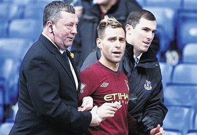 美记：因伤病问题，锡安本赛季留队的可能远大于被交易（美媒：受伤病影响，锡安本季更可能留队而非被交易）