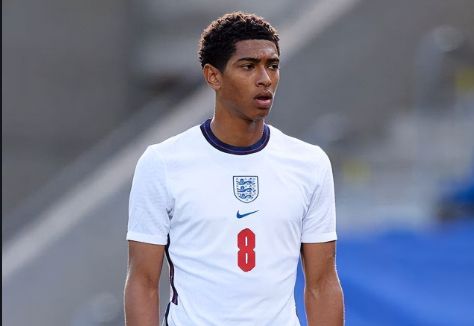 意甲焦点战：维罗纳VS亚特兰大——攻防博弈下的胜负天平与比分推演（意甲重头戏：维罗纳对阵亚特兰大——攻守对决中的胜负天秤与比分预判）