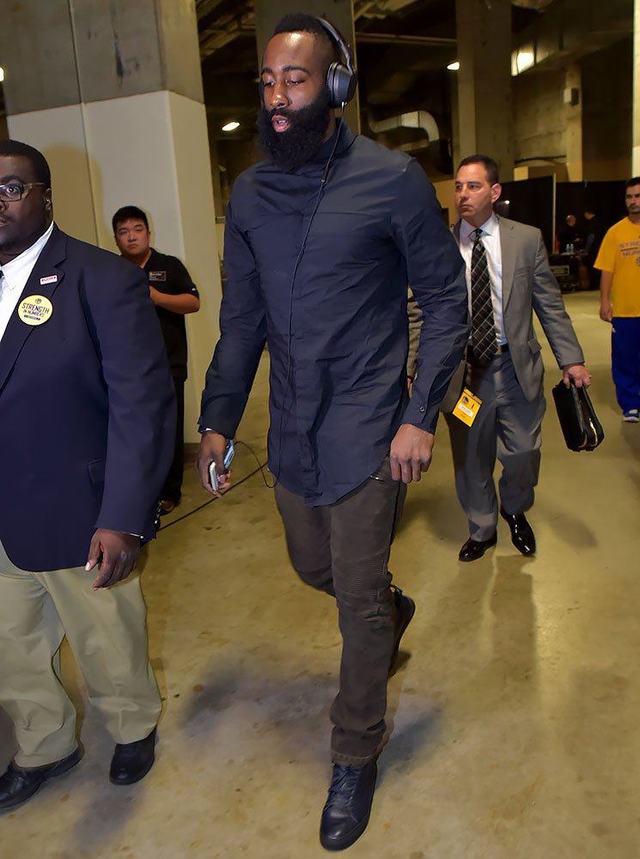 世体：贝尔纳尔对冬窗租借离队持开放态度，他的上场时间太少（世体：因出场机会有限，贝尔纳尔愿在冬窗租借离队）