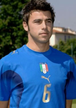 利物浦欧冠小组／联赛阶段主场13连胜，近25场只输1场（利物浦欧冠小组赛与联赛主场豪取13连胜，近25战仅负一场）