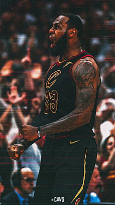 詹姆斯晒与布朗尼打高尔夫：与儿子共度美好时光如今尤为珍贵（詹姆斯晒父子高尔夫照：与布朗尼相伴时光愈发珍贵）