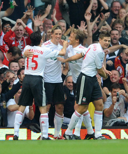 佩莱格里尼：塞维利亚落后时球迷往球场投掷杂物，这样不对（佩莱格里尼：塞维利亚球迷在球队落后时向场内掷物，行为不当）