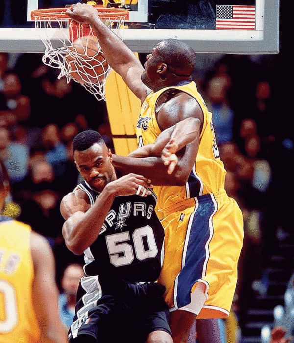 里程碑之战，恩里克迎来执教生涯第400场俱乐部赛事（职业生涯里程碑之战：恩里克迎来第400场俱乐部执教）