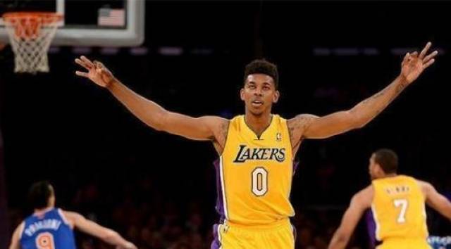 寒冰射手！萨格斯半场9中0仅得2分，邓罗7中1（手感冰凉！萨格斯半场9投全失仅2分，邓罗7投仅1中）