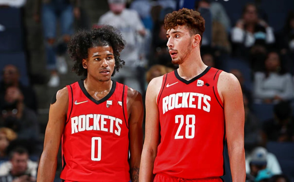 詹姆斯是本赛季场均失误低于2次的球员中，场均助攻数最高的（本季场均失误不足2次的球员中，詹姆斯场均助攻最高）