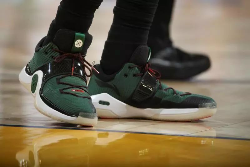 准三双！普里查德全场24投13中得到33分8篮板10助攻（普里查德24投13中轰下33分8篮板10助攻，险些三双）