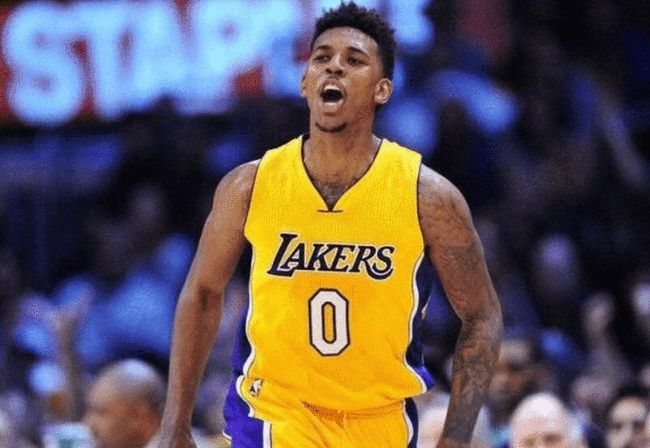 欧冠淘汰赛前瞻：拜仁主场迎战切尔西,（欧冠淘汰赛焦点战前瞻：拜仁坐镇安联对阵切尔西）