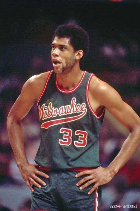 如何选择适合自己的篮球鞋？（挑选适合自己的篮球鞋指南）