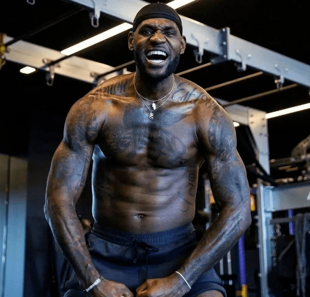 布伦森谦逊回应MVP：团队胜利大于个人，前路仍长（布伦森低调谈MVP：团队至上，征途未止）