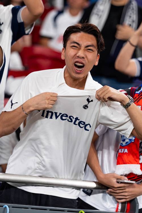 足球欧洲俱乐部频繁爆冷，球迷：本赛季太刺激（欧洲足坛冷门迭出，球迷直呼本季过瘾）